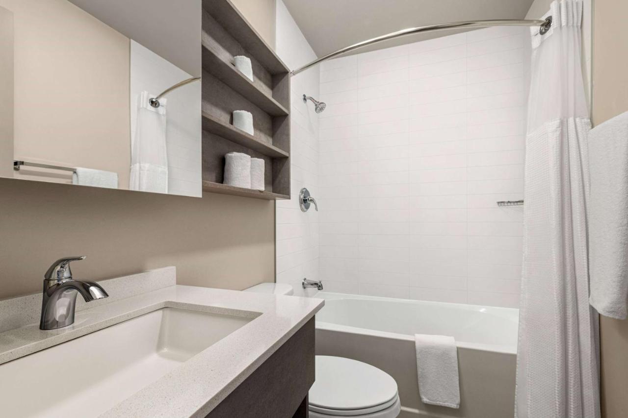 Microtel Inn & Suites By Wyndham Boisbriand Sainte-Thérèse-de-Blainville Εξωτερικό φωτογραφία
