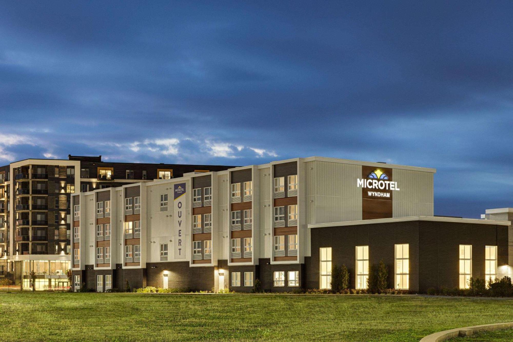 Microtel Inn & Suites By Wyndham Boisbriand Sainte-Thérèse-de-Blainville Εξωτερικό φωτογραφία